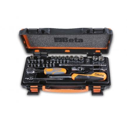 BETA 009000984 - Coffret métallique avec plateau en mousse compacte comprenant 1 cliquet avec 11 douilles 6 pans, 20 embouts pour visseuses et 8...
