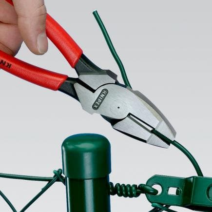 KNIPEX 09 12 240 T - Pince extra forte "Lineman's" modèle américain, bondérisée noire, tête polie, poignées revêtues d'un matériau bi-composant,...