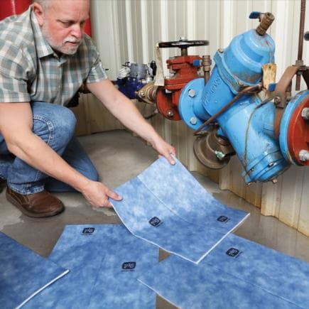 NEW PIG WTR006 - PIG® Tapis absorbants pour l'eau dans une boîte distributrice